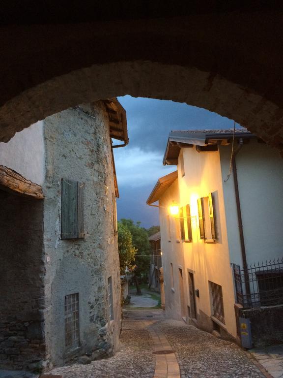 B&B Il Portico Del Conte Bosisio Parini Luaran gambar