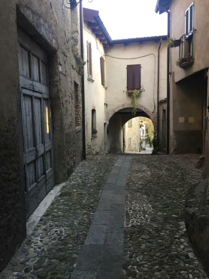 B&B Il Portico Del Conte Bosisio Parini Luaran gambar